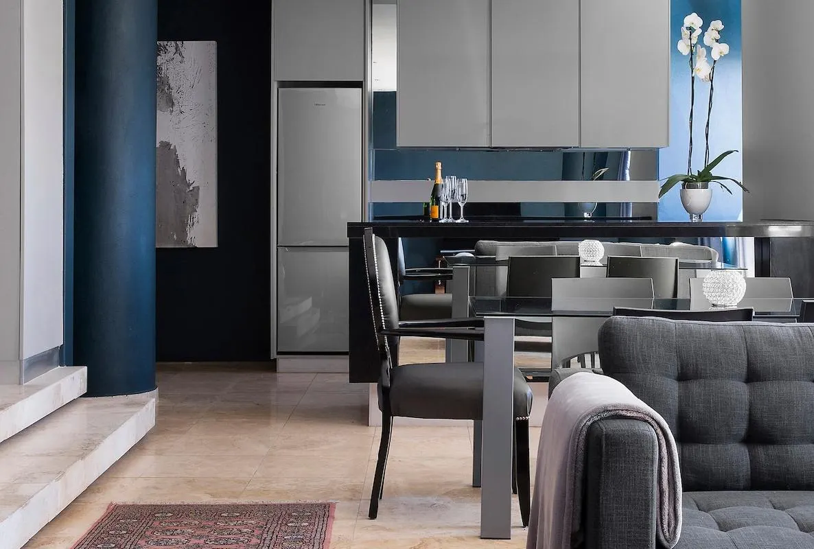 Stylish & Luxurious Unit 1602, The Franklin Jhb