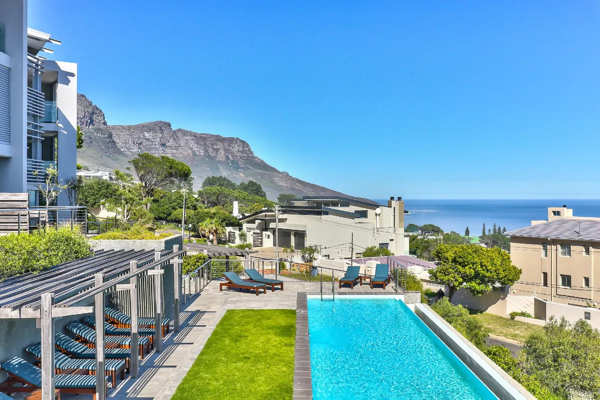 Camps Bay studio apartment - luxurious with stunning sea view