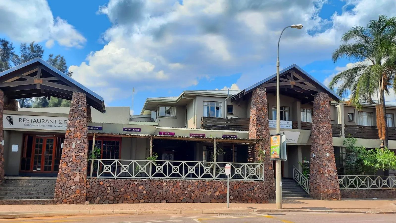 Elephant Springs Hotel and Apartments