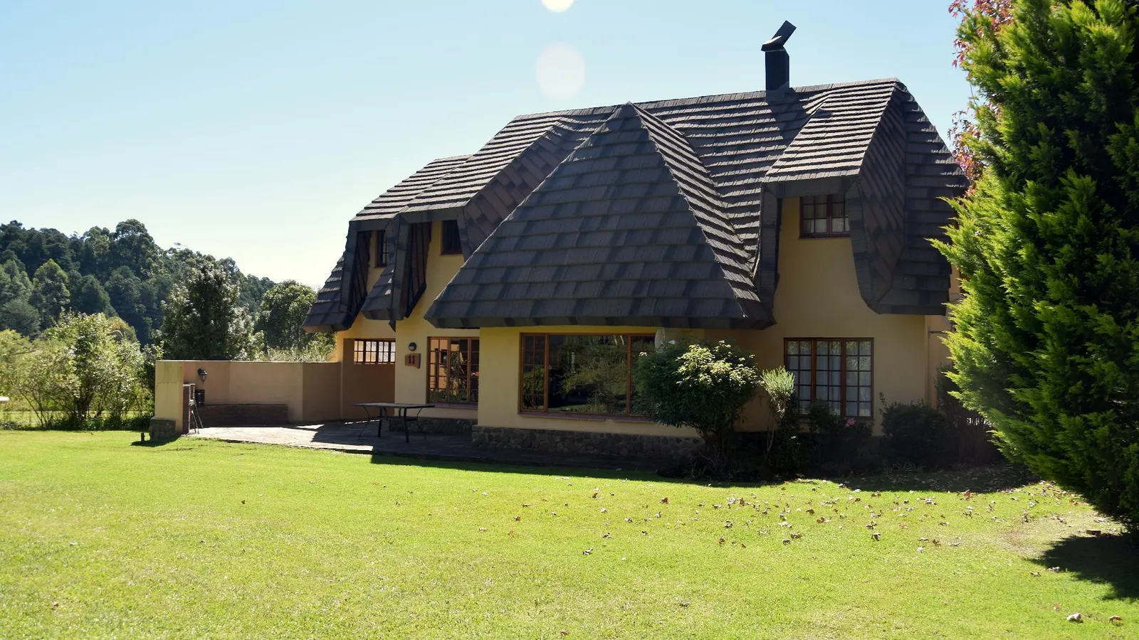 Champagne Haven - 2 x luxury chalets