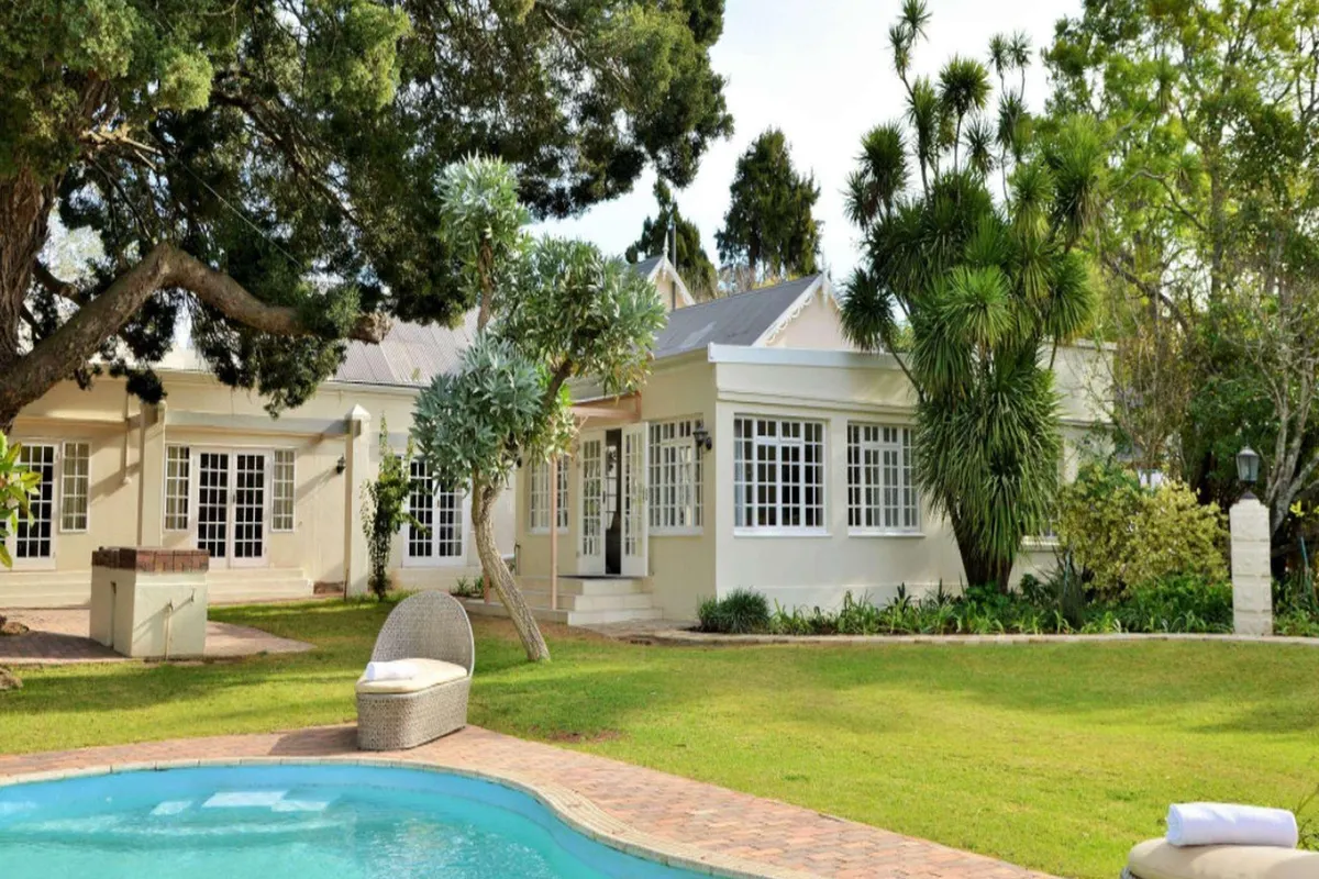 10 on Milner Guesthouse