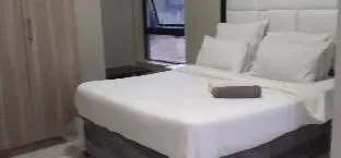 Bachelor Pad Rosebank