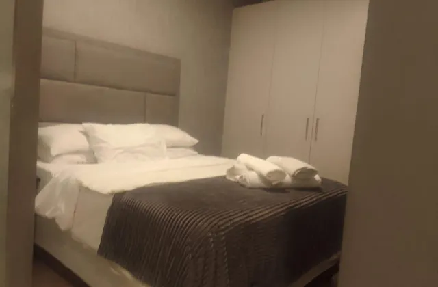 La Rosch Rosyka Royale Rosebank