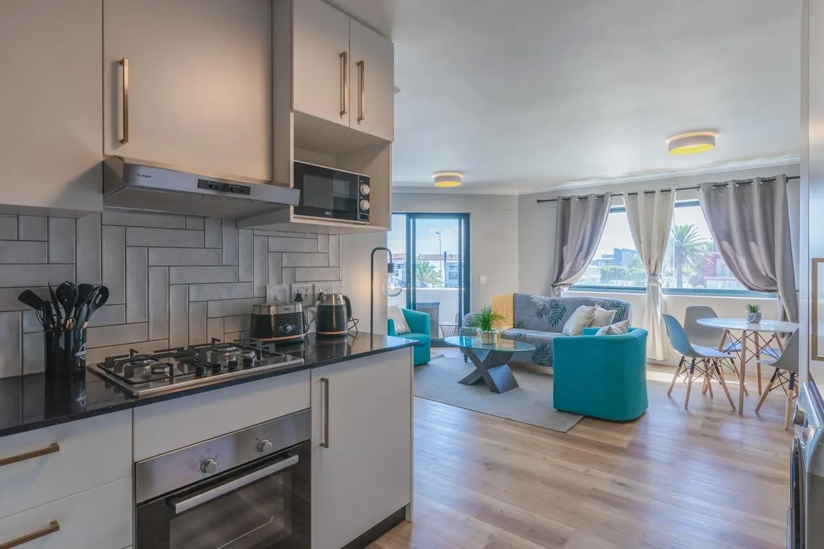 Modern 2 bedroom en-suite in bustling Blouberg