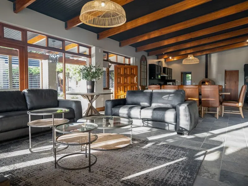 Avemore Manor House with Backup power