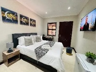The Pillows Suites Guest House Waterkloof Ridge – photo 4, Entire House in Pretoria