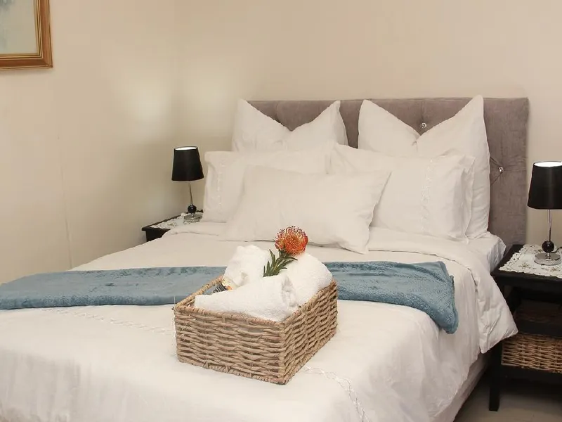 Clean | Cozy renovated studio/wFree Wi-Fi, parking