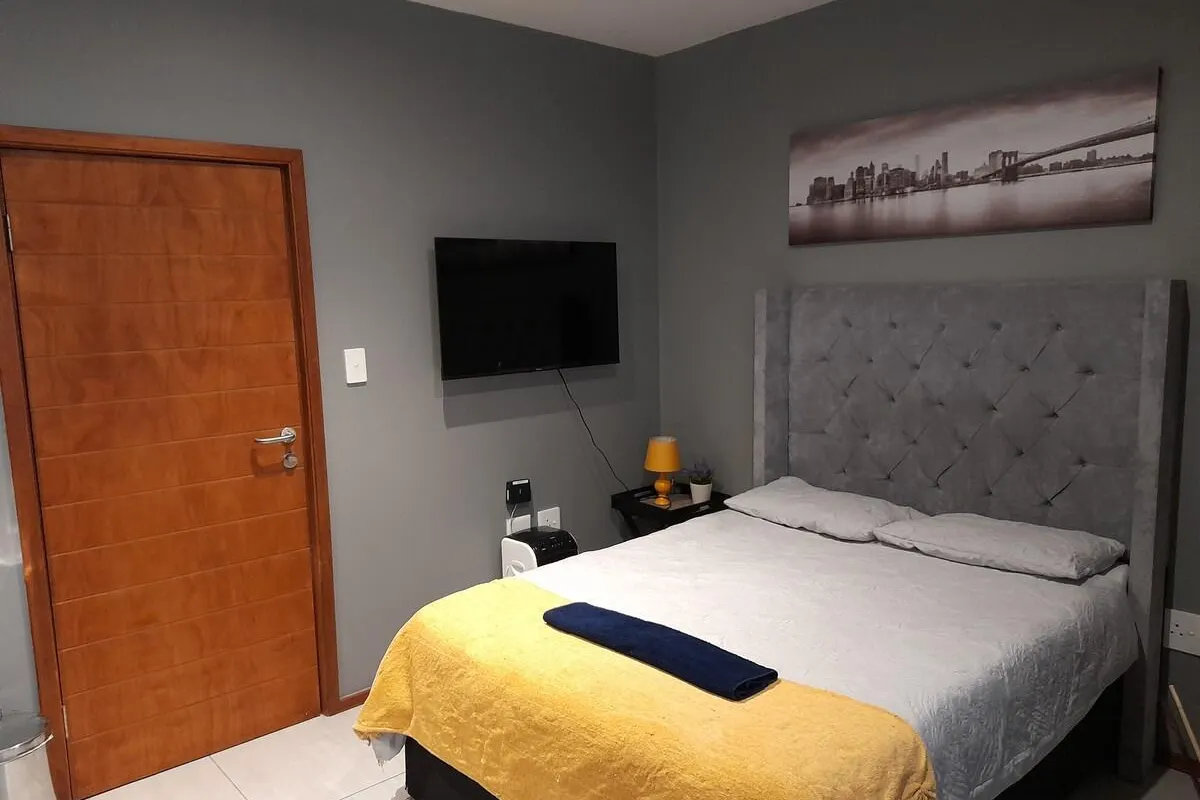 Luxury Studio 5min Walk to Gandhi Square + Wifi