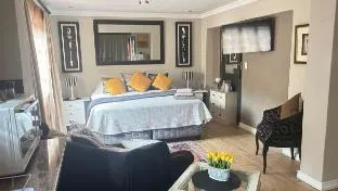 Artzy’s  private studio @77