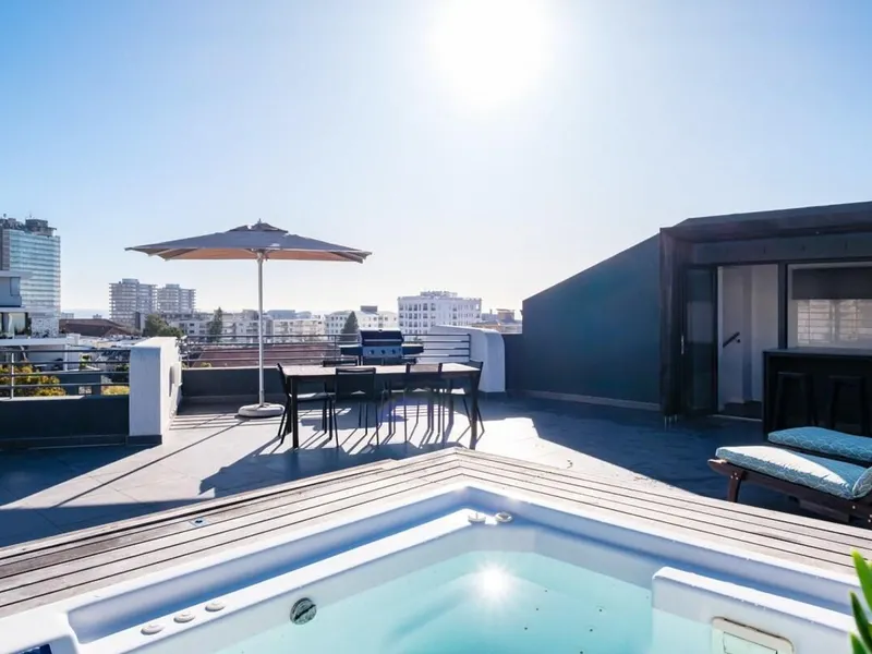 Modern Apartment w Rooftop Deck and Jacuzzi Pentho