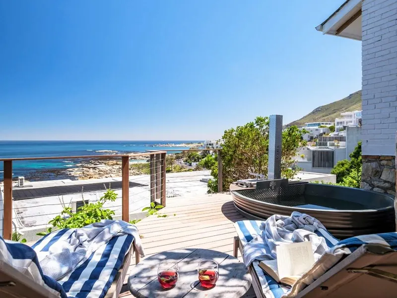 Luxurious Camps Bay Retreat w Sea Views Rock Resid