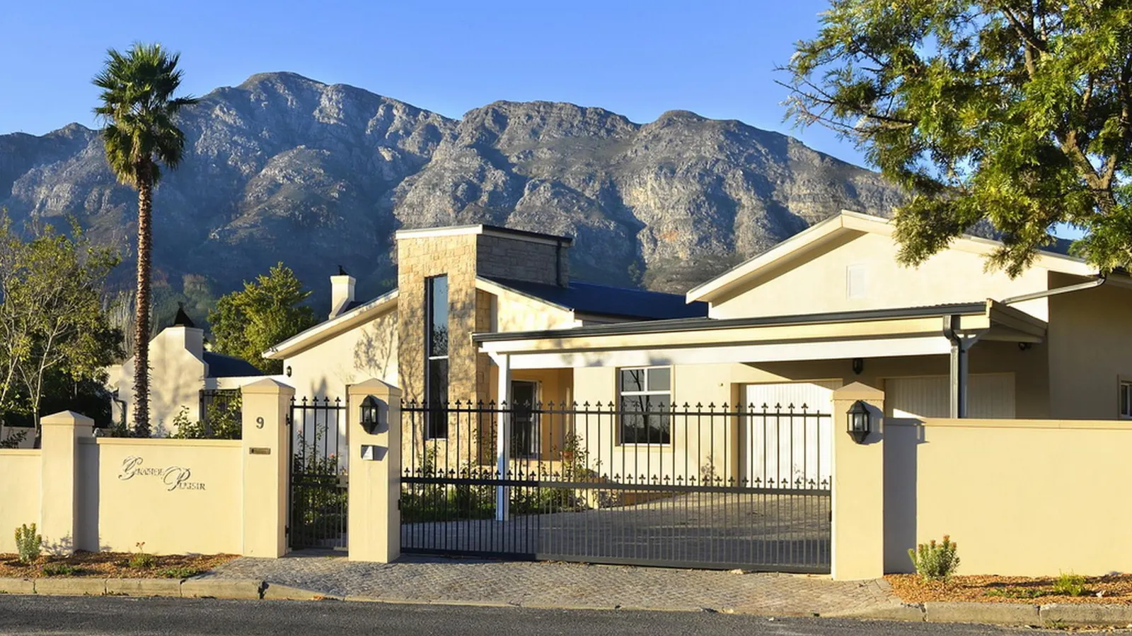 Petit & Grande Plaisir Self-Catering Guesthouse