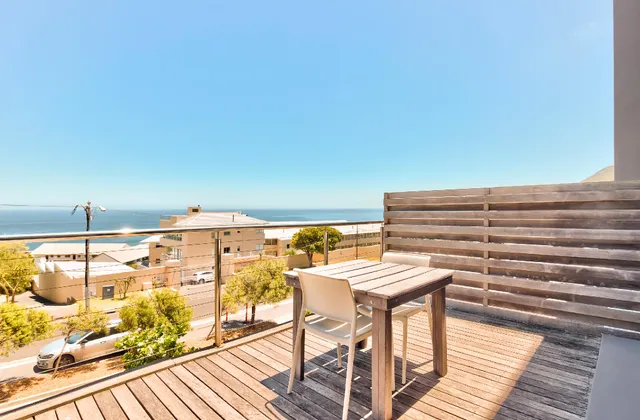 Camps Bay studio apartment - The Crystal