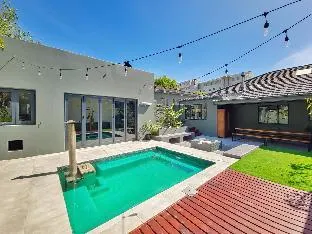 Sunny 5 bedroom villa ideal for large groups