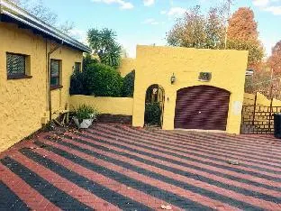 Phomolong guest house - Heldekruins. 