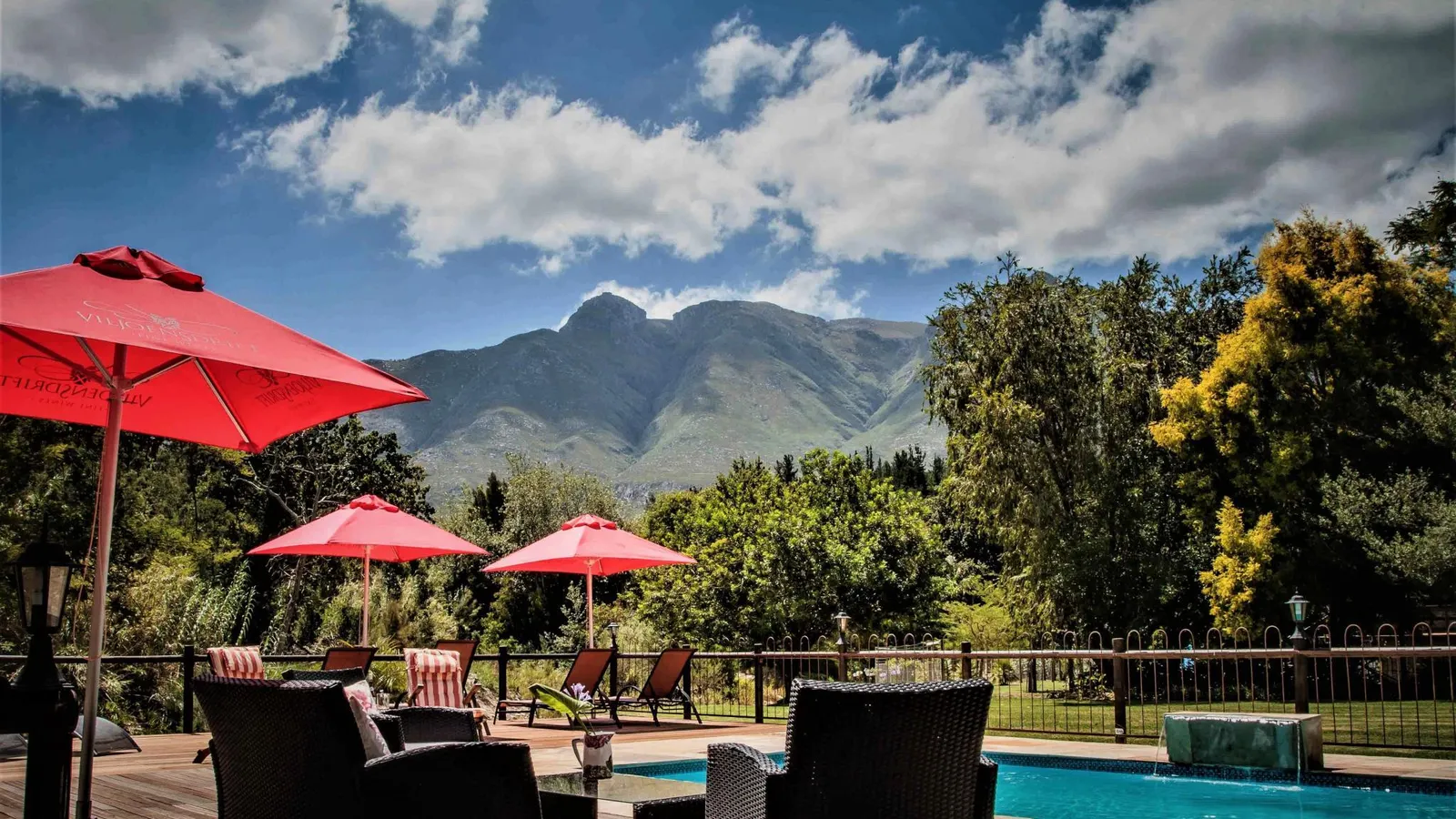 Aan de Oever Guesthouse