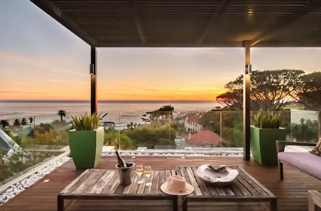 Sea View 3bed Apt w Pool near Beaches Glen Sunsets