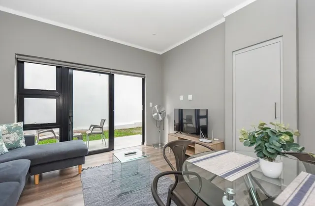 Easy Stay- The Monroe