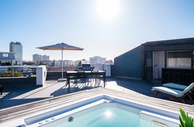 Modern Apartment w Rooftop Deck and Jacuzzi Pentho