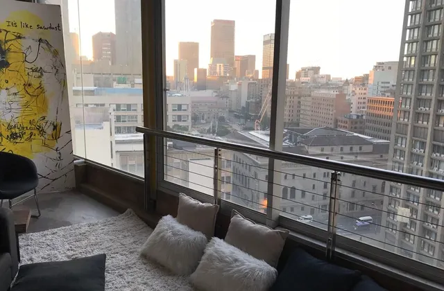 The Franklin Artistic Loft Apartment - City Views