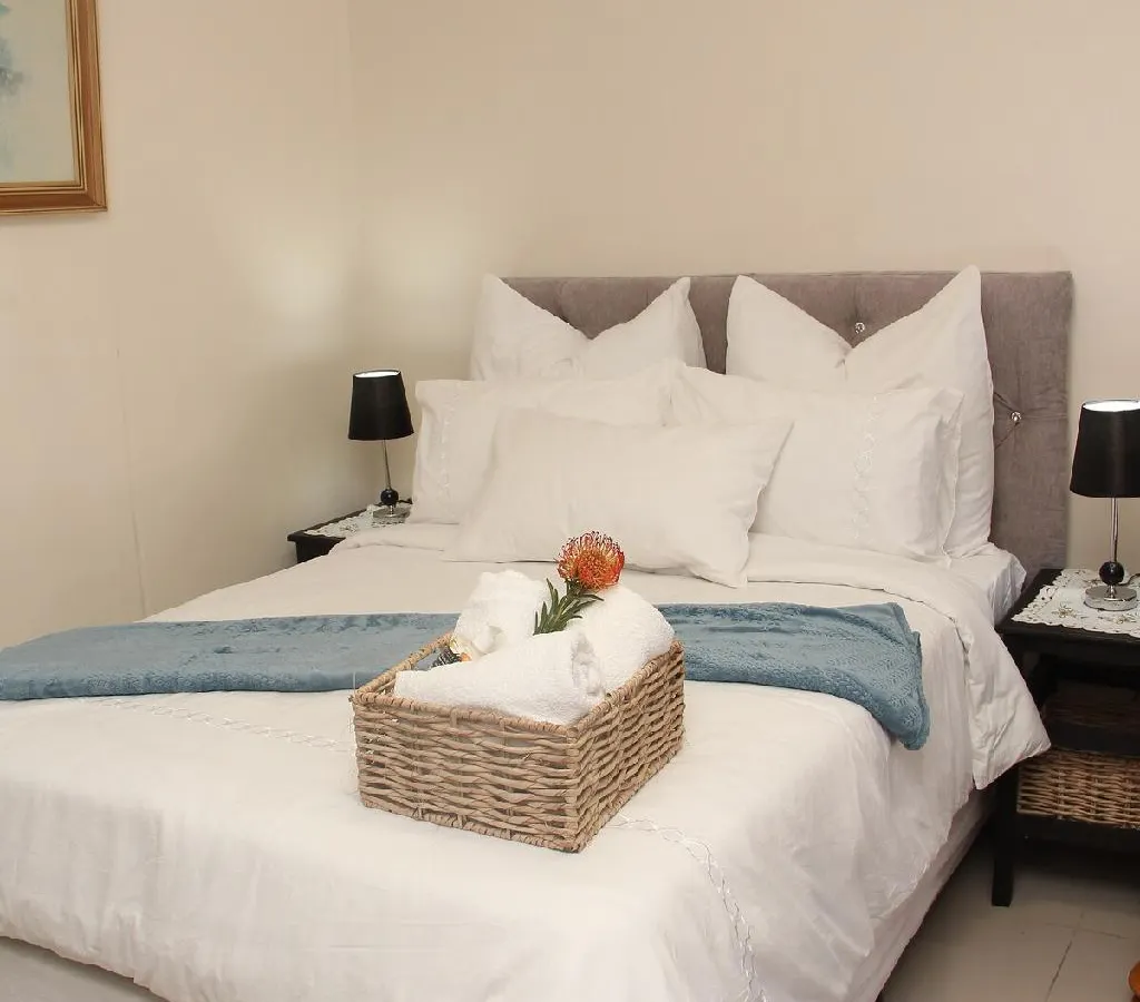 Clean | Cozy renovated studio/wFree Wi-Fi, parking