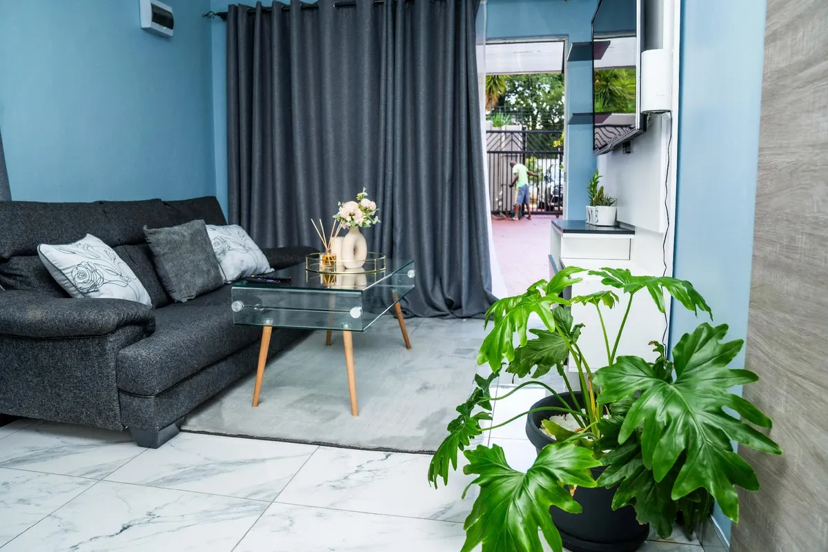 Modern,Spacious Space with back up power & Netflix