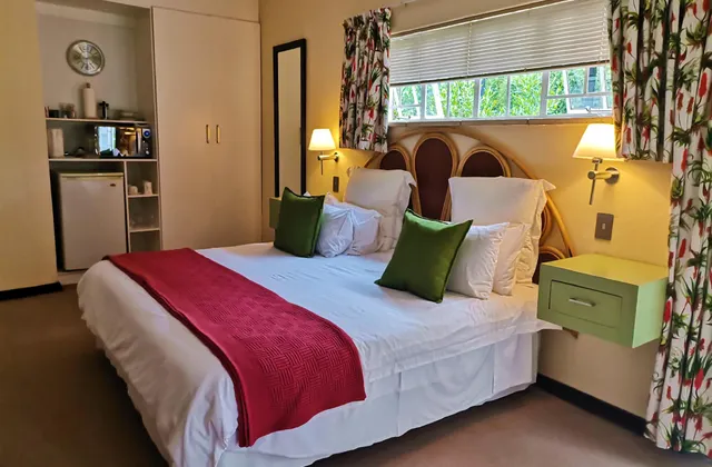 Wild Olive Cottage for 2 people in wonderful garden