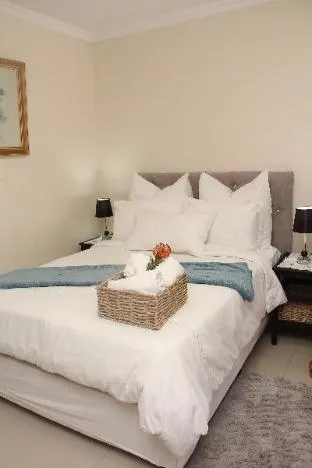 Clean | Cozy renovated studio/wFree Wi-Fi, parking