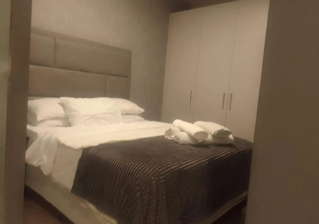 La Rosch Rosyka Royale Rosebank