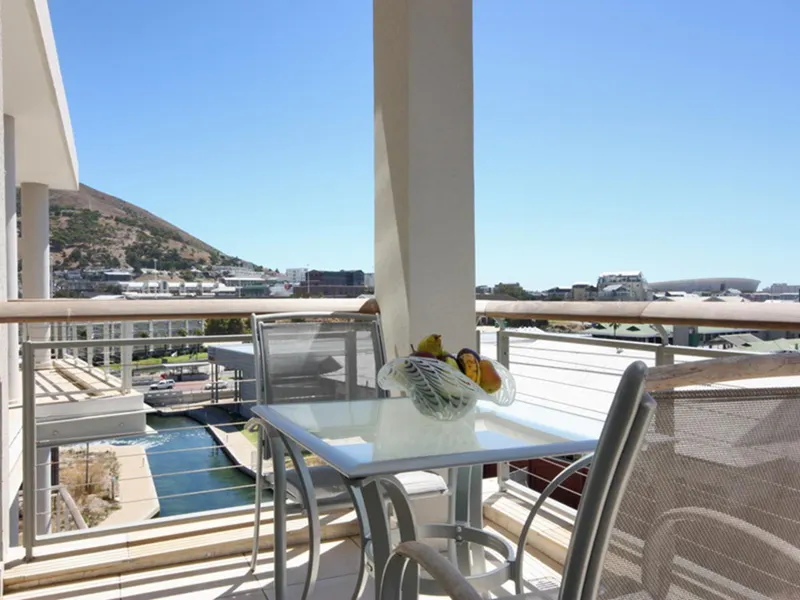 CQ    702 Canal Quays Apartment