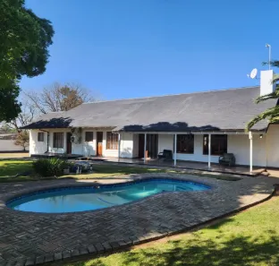 Pyramid Guest Lodge