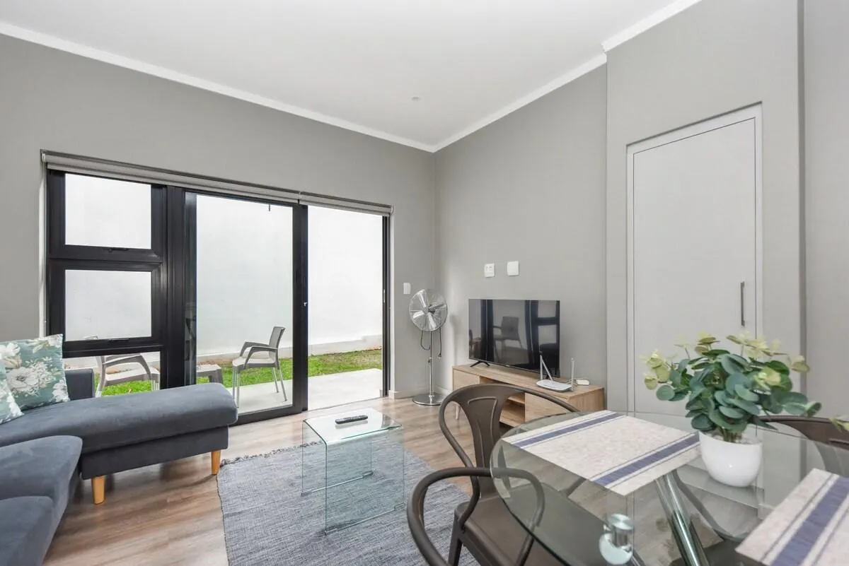 Easy Stay- The Monroe