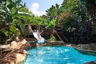 Mantis and Moon Backpackers and Surf Hostel