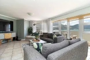 Beachfront Villa Sea Breeze, Hout Bay, Cape Town