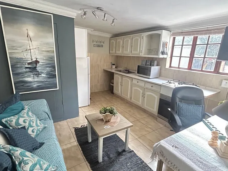 Artzy’s private Flatlet @77