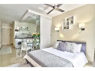 Studio apartment with private access