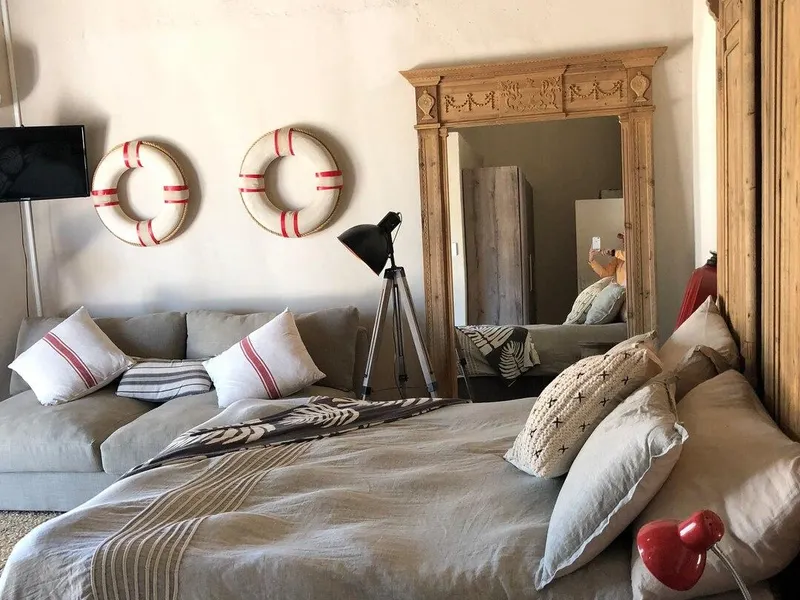 Simba Safaris Private Game Lodge with Predators