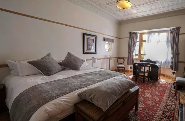 Amazing Art Deco king room in a refined villa