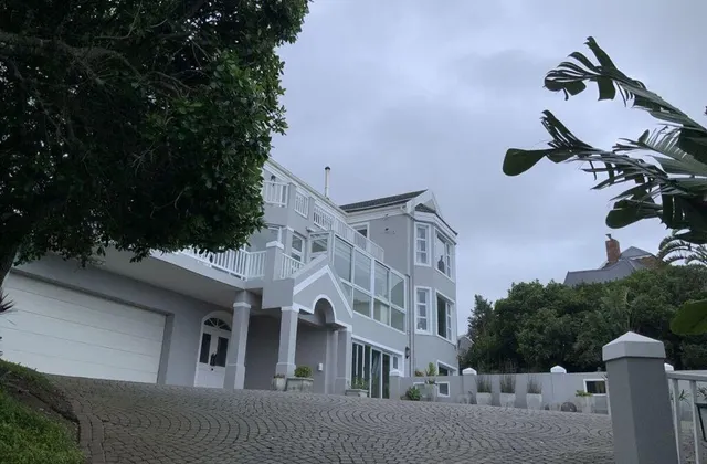 Sunshine Modern Retreat