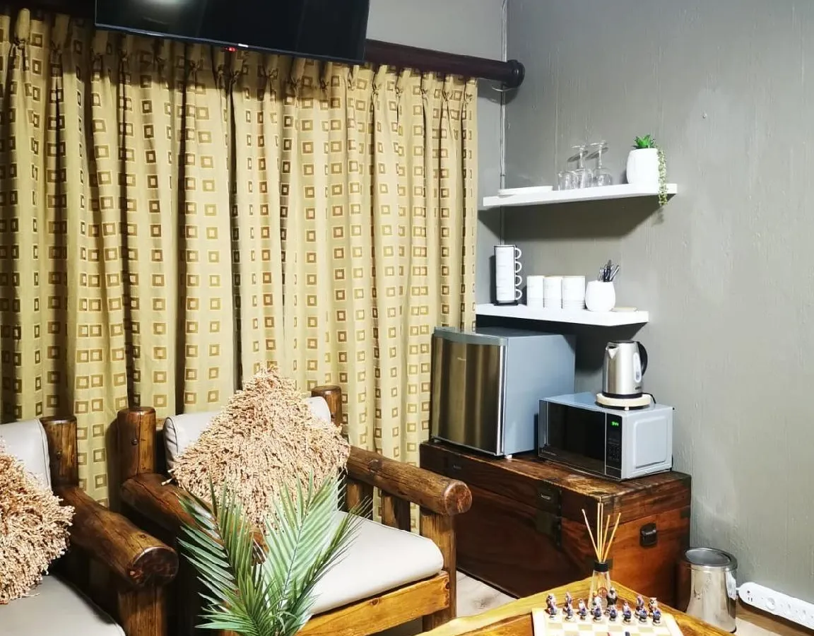 Silver Tree Guest Room, Roodekrans. Cosy & Scenic