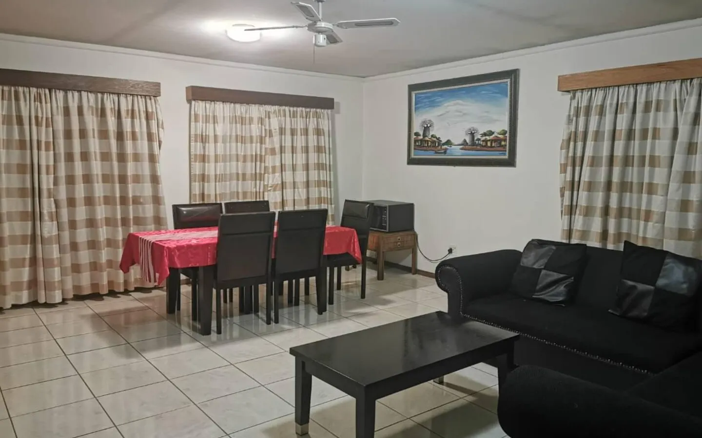 Charming Tshwane BB with Secure Entrance  Central AC