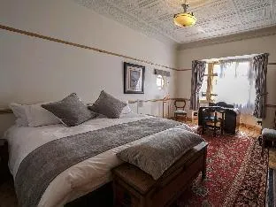 Amazing Art Deco king room in a refined villa