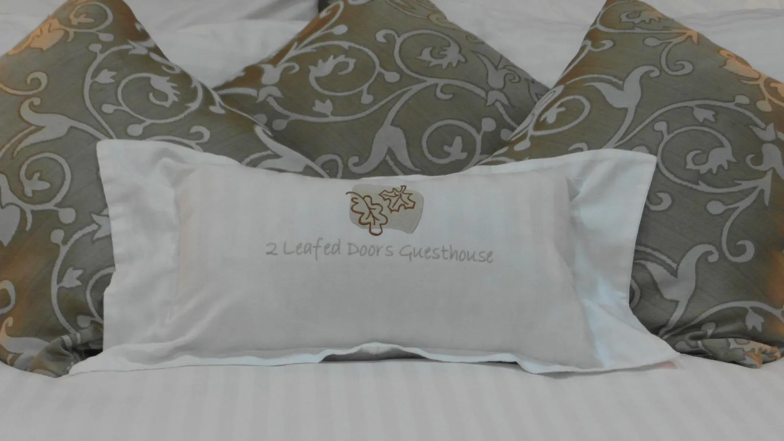 2 Leafed Doors Guesthouse