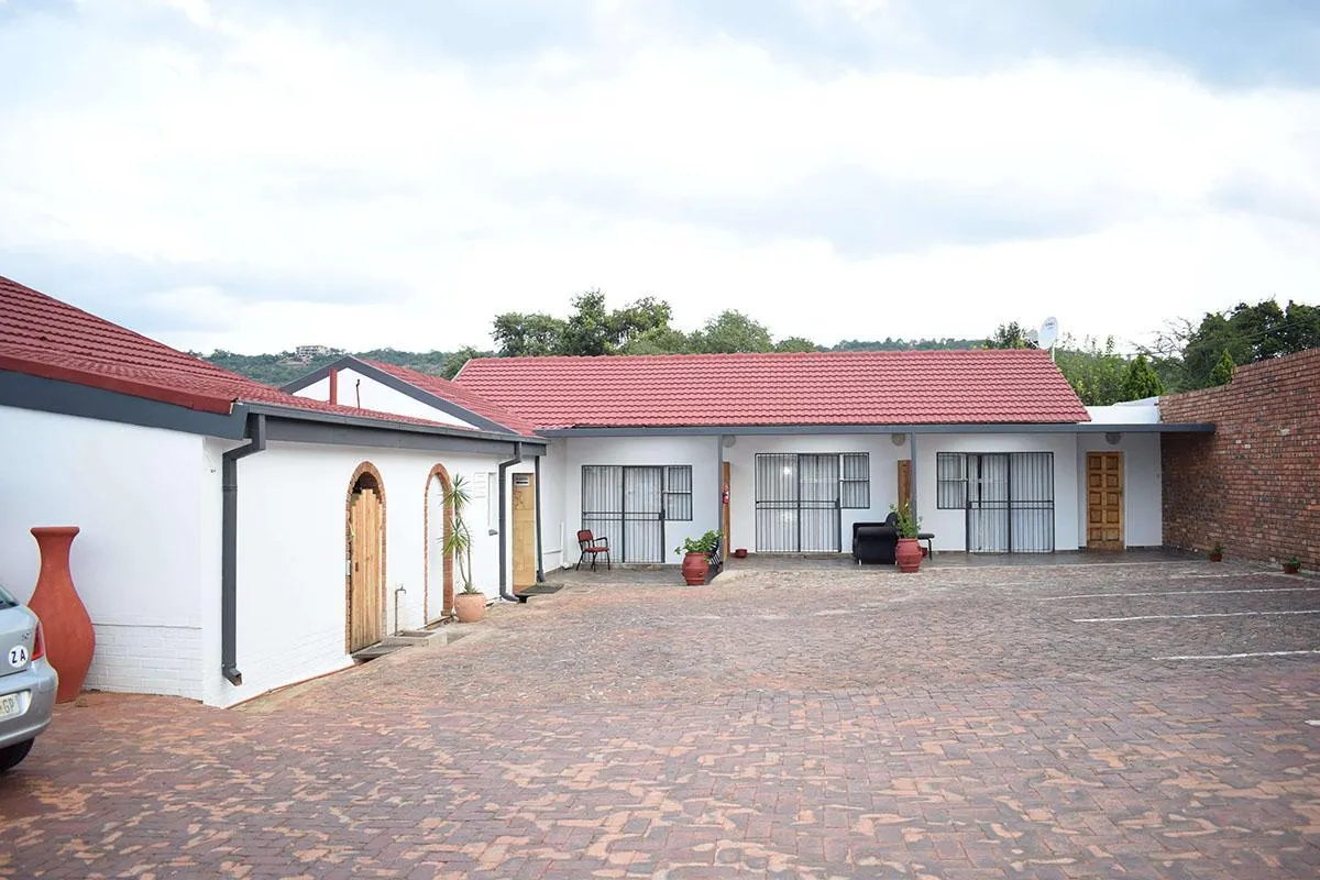 Oppi Hoek Guest House