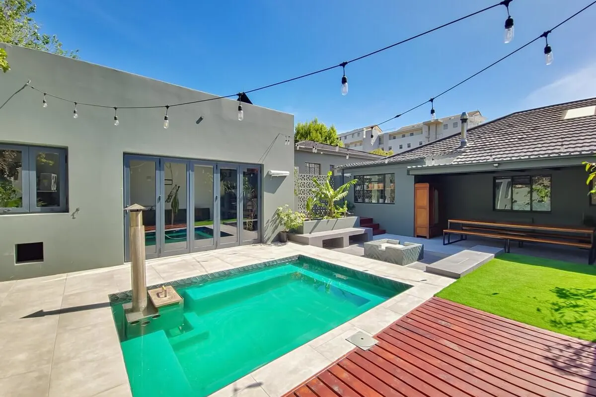 Sunny 5 bedroom villa ideal for large groups