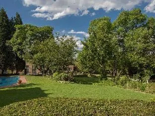 Chartwell Castle & Guest House – photo 5, Bed and breakfast in Johannesburg