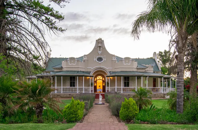Bakenskraal Ostrich Palace