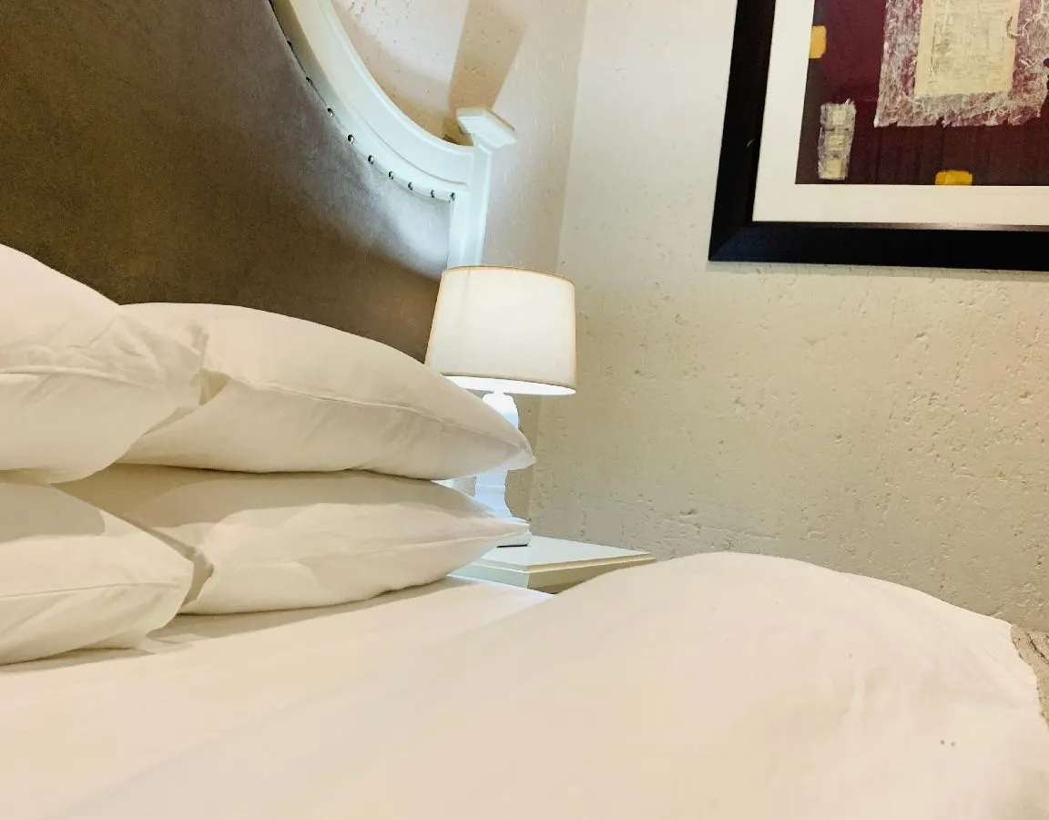 Two bedroom apartment (2,5km) from sandton city