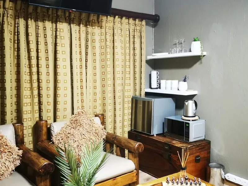 Silver Tree Guest Room, Roodekrans. Cosy & Scenic