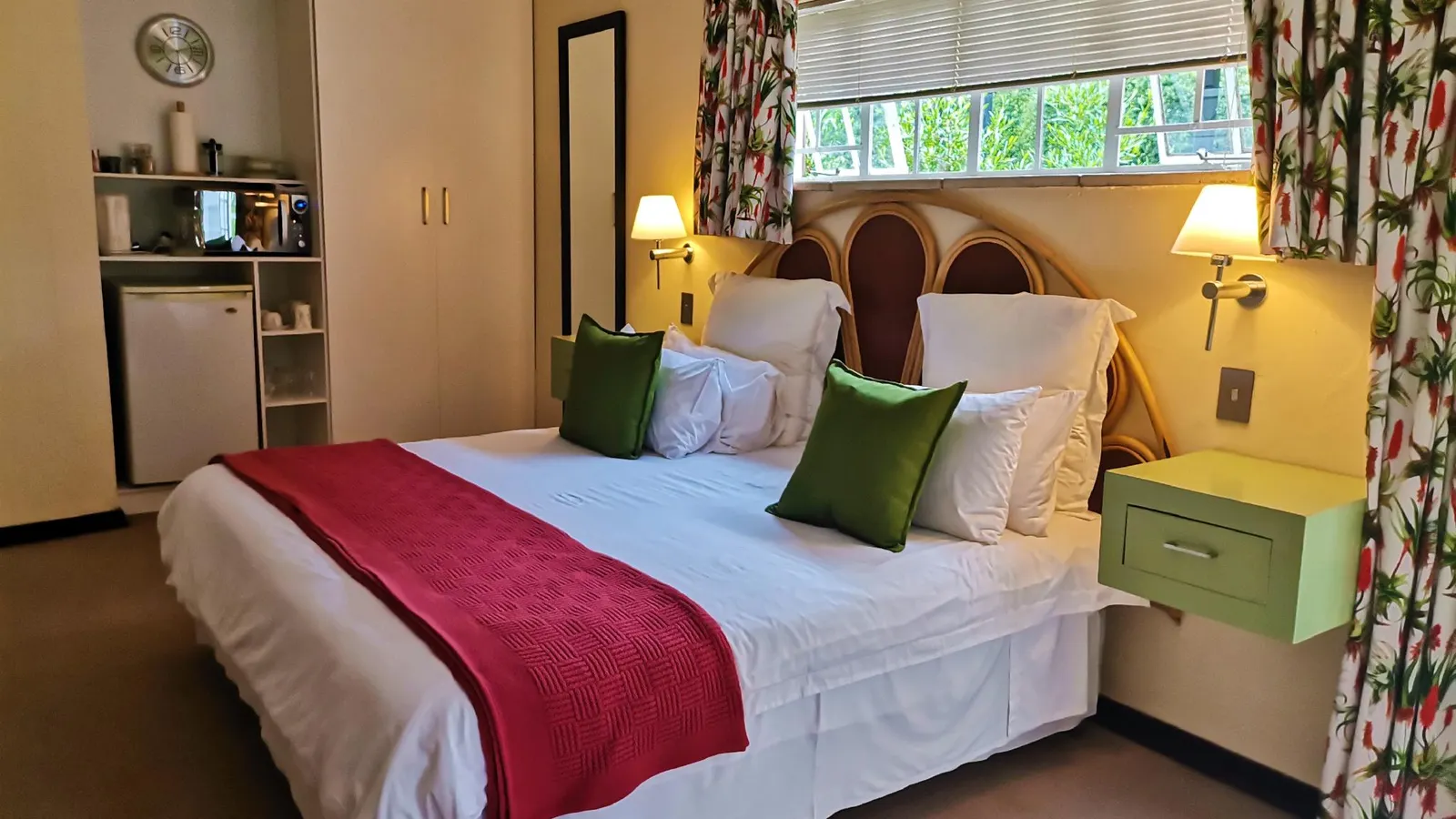 Wild Olive Cottage for 2 people in wonderful garden